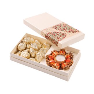 Tea Lite Gift Box <br>Pack of 4 box and 4 diyas <br><p style="font-size:15px;">(Box 9in L x 5in W x 1.75in Ht ; Circle Cut Out  3.75 in Dia : Diya  3.75in Dia)</p>